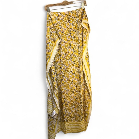NWOT Loft Yellow Floral Scarf 50% rayon 50% Modal - Picture 2 of 4